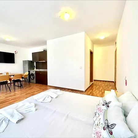 Sunny View - Menada Slantchev Briag